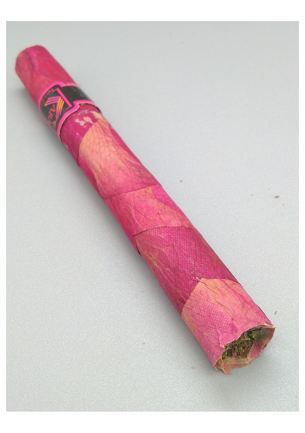 Cigarillo Blunt Petali di Rosa 2gr - Sigaro di Cannabis CBD avvolto in Blunt di Petali di Rose - Cannabis Light